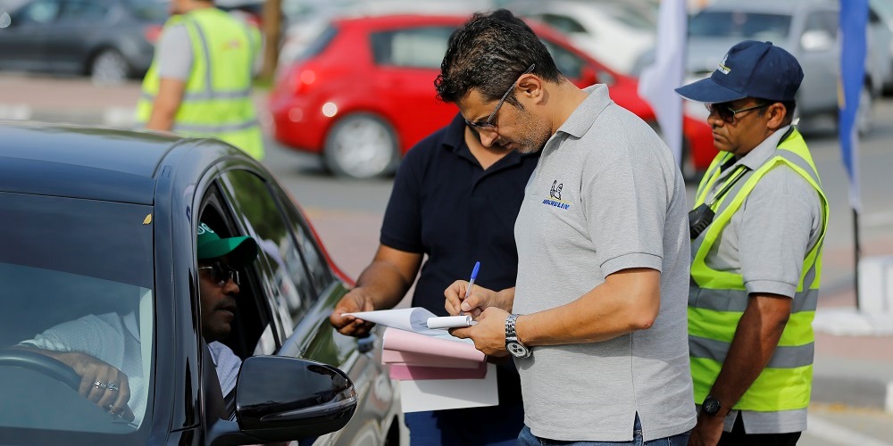 Handover the car tyre checking paper to the driver